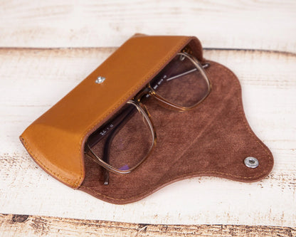 Pinario | Personalized | Leather Glasses Case | Tan