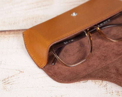 Pinario | Personalized | Leather Glasses Case | Tan